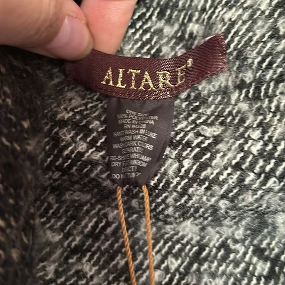 Altare Brand new poncho - Picture 3 of 3